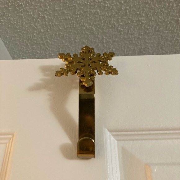 Metal Set of 4 Christmas Stocking Holders - Picture 3 of 3